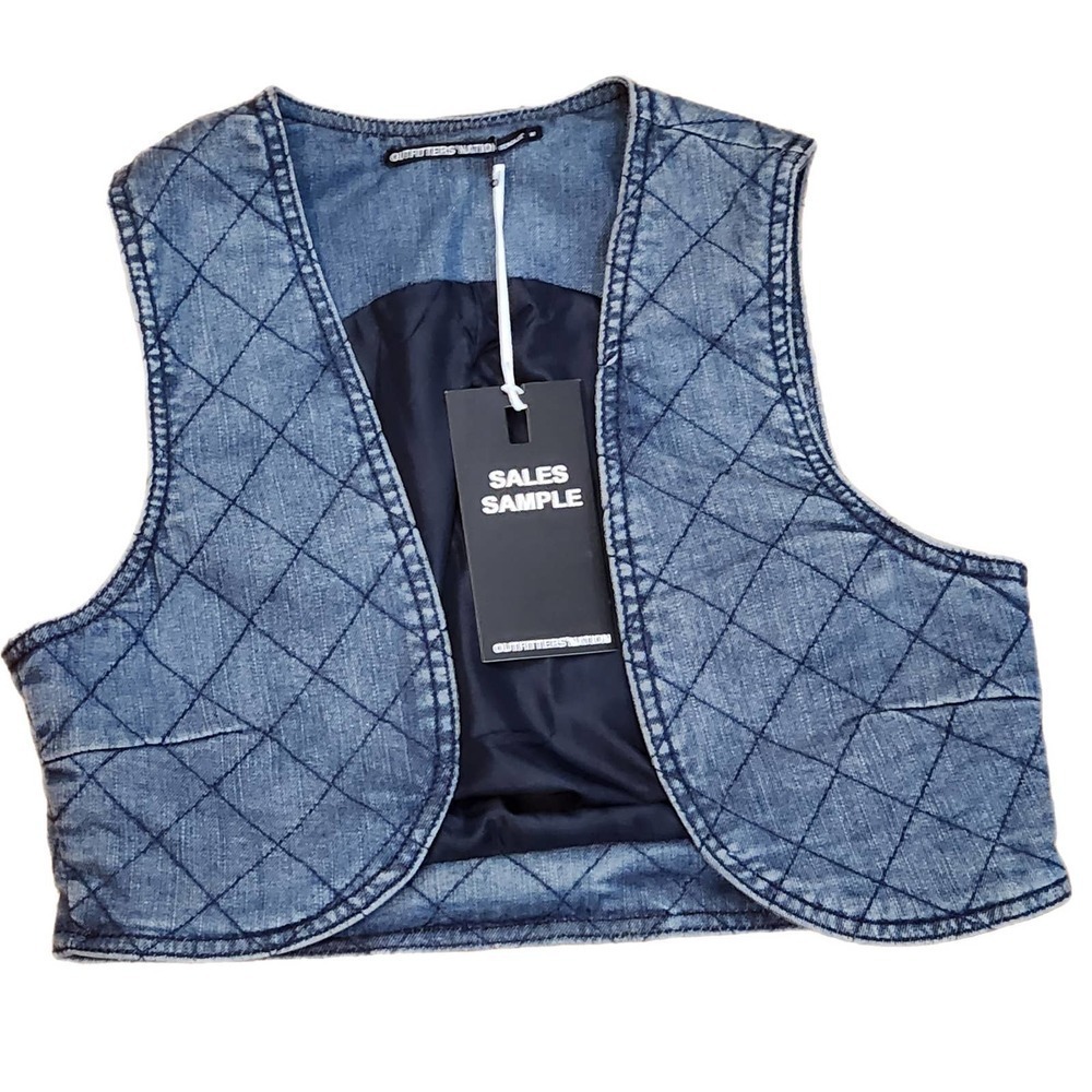 NWT
Outfitters Nation
Quilted Denim Vest Outdoors Cute Girl's Medium‎